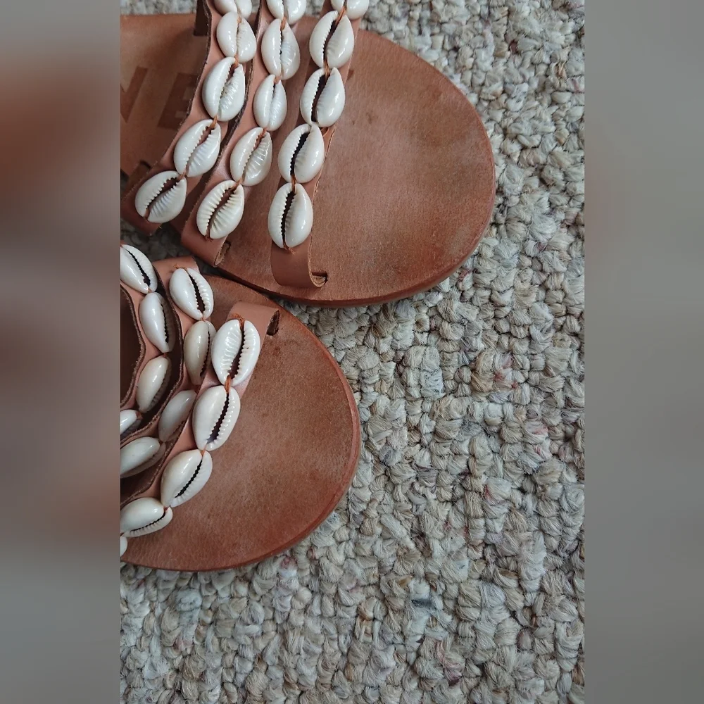Manebí 'Ibiza' full grain leather and shells slides size 6.5